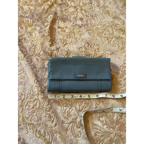 Fossil blue leather wallet with magnetic‎ closure - Picture 6 of 6